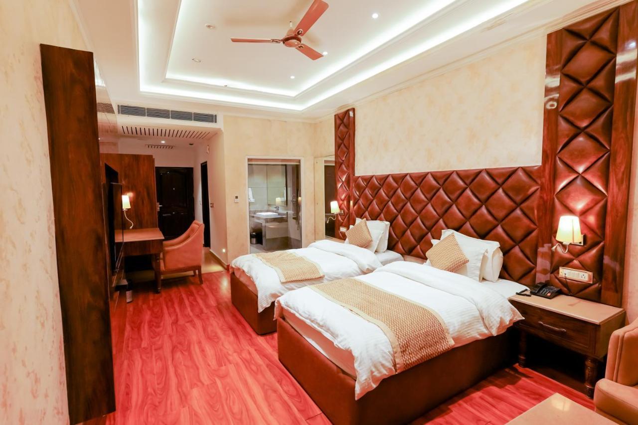 Grand Him Queen Hot And Cold Ac Centralized Dharamshala Extérieur photo